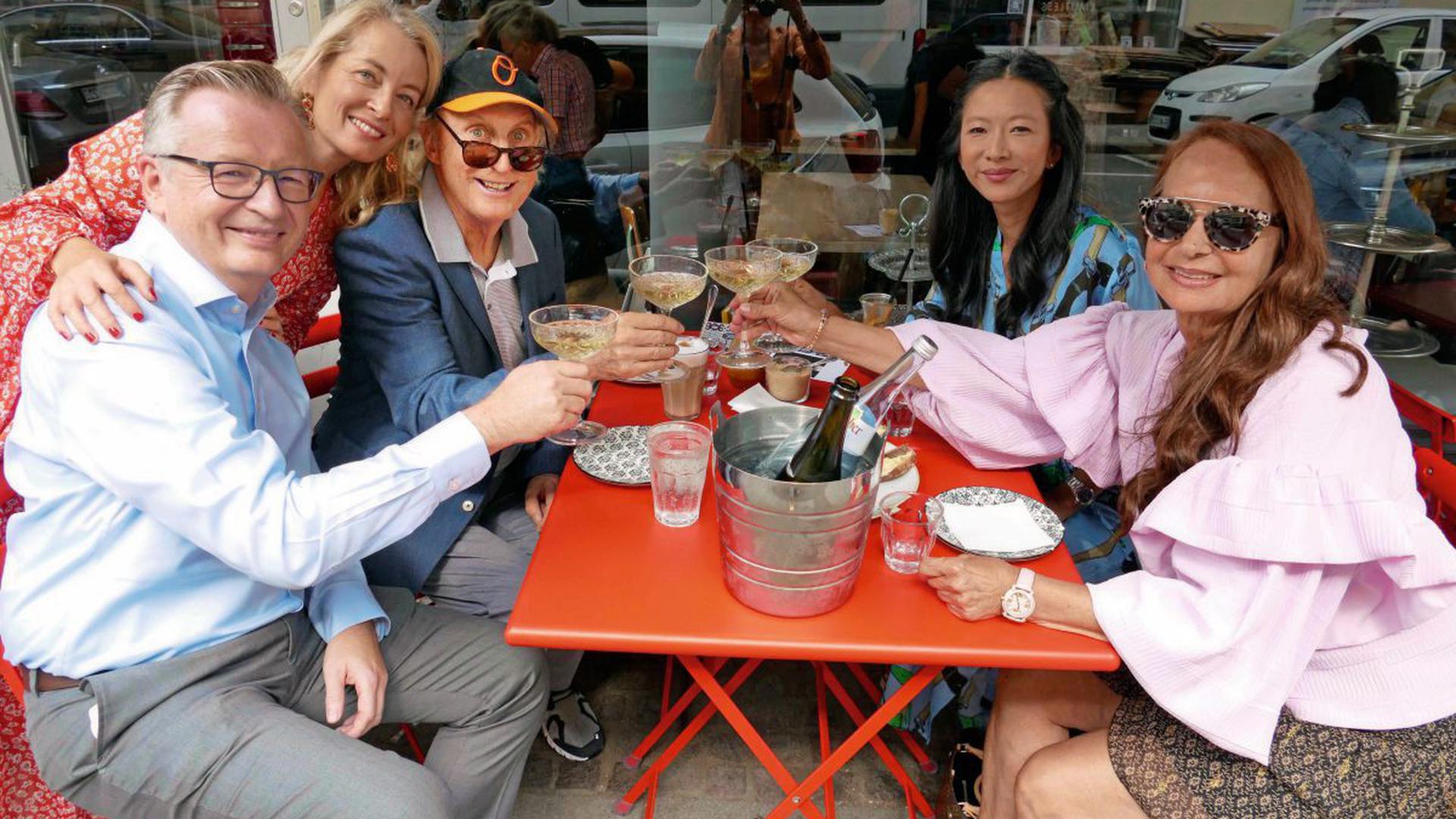Von links: Andreas Nestele, seine Frau Anneke Nestele, Otto Waalkes, seine Managerin Linh Lu und eine gute Freundin namens Barbara Werthmann.