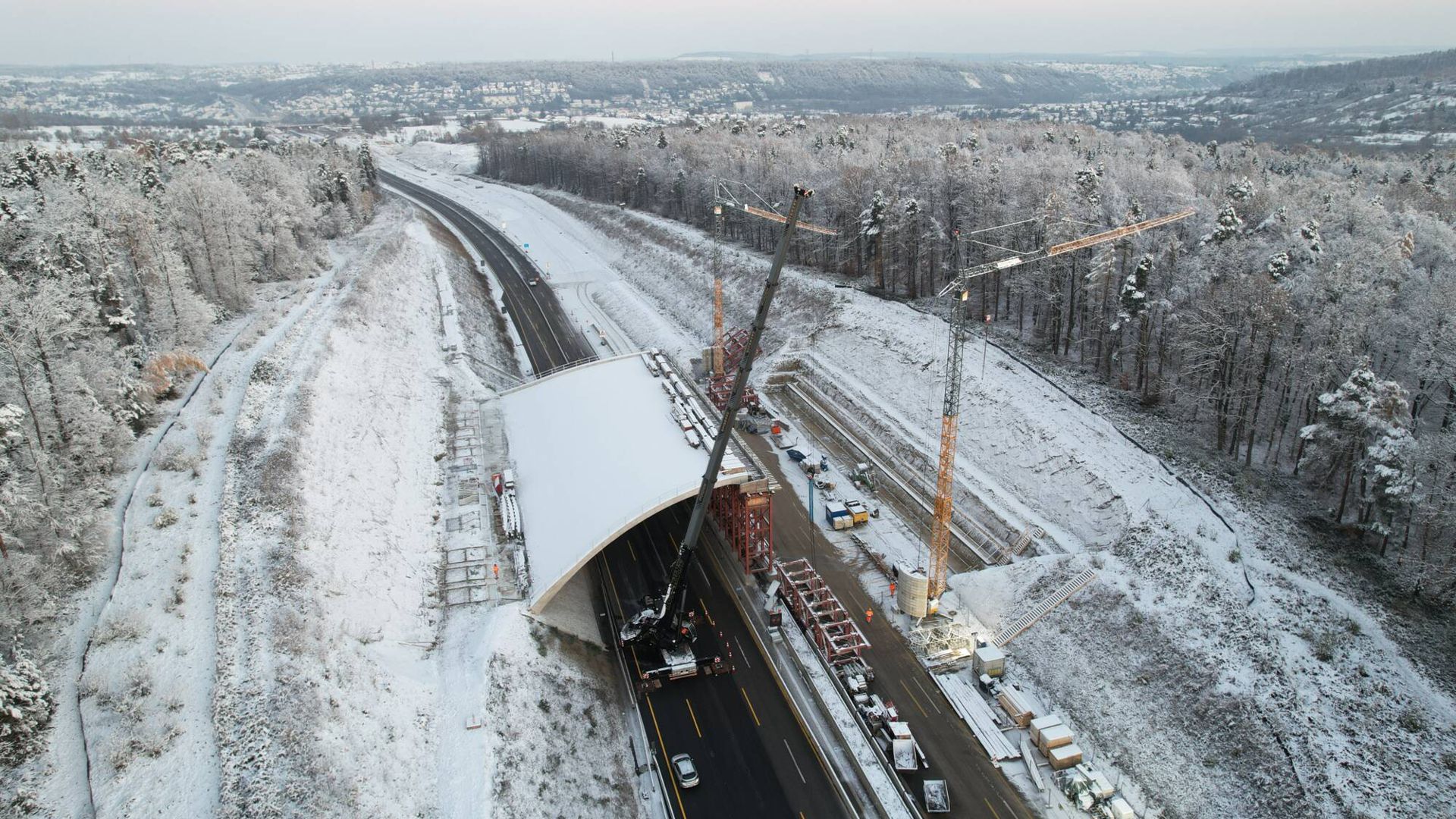 Die Grünbrücke „Hagenschieß“ gehört zum Großbauprojekt des sechsspurigen A8-Ausbaus.