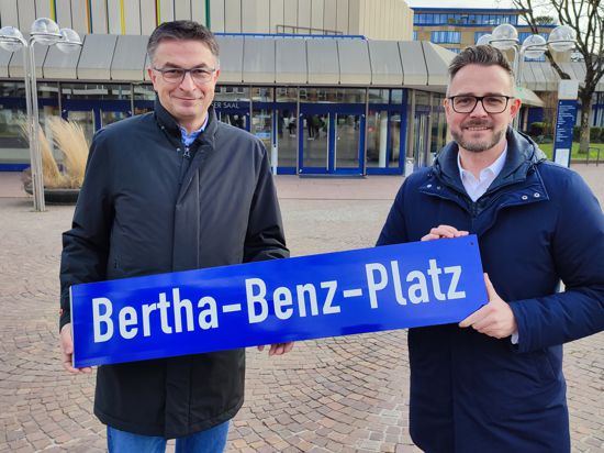 Von links nach rechts: Oliver Reitz und Oberbürgermeister Peter Boch