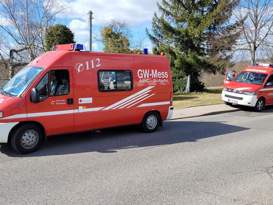 Mit mehreren ABC-Messwagen war die Feuerwehr in Pforzheim am Montag einem unbekannten Geruch auf der Spur.
