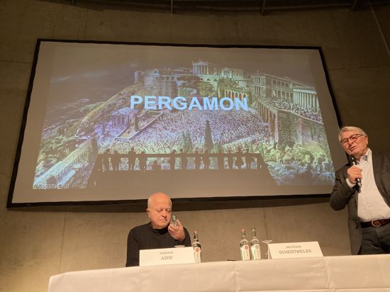 Pressekonferenz mit Yadegar Asisi und Wolfgang Scheidtweiler zum neuen Panoramabild im Gasometer in Pforzheim über das antike Pergamon.