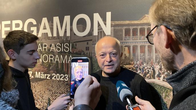 Yadegar Asisi wirbt für sein neues Panoramabild in Pforzheim