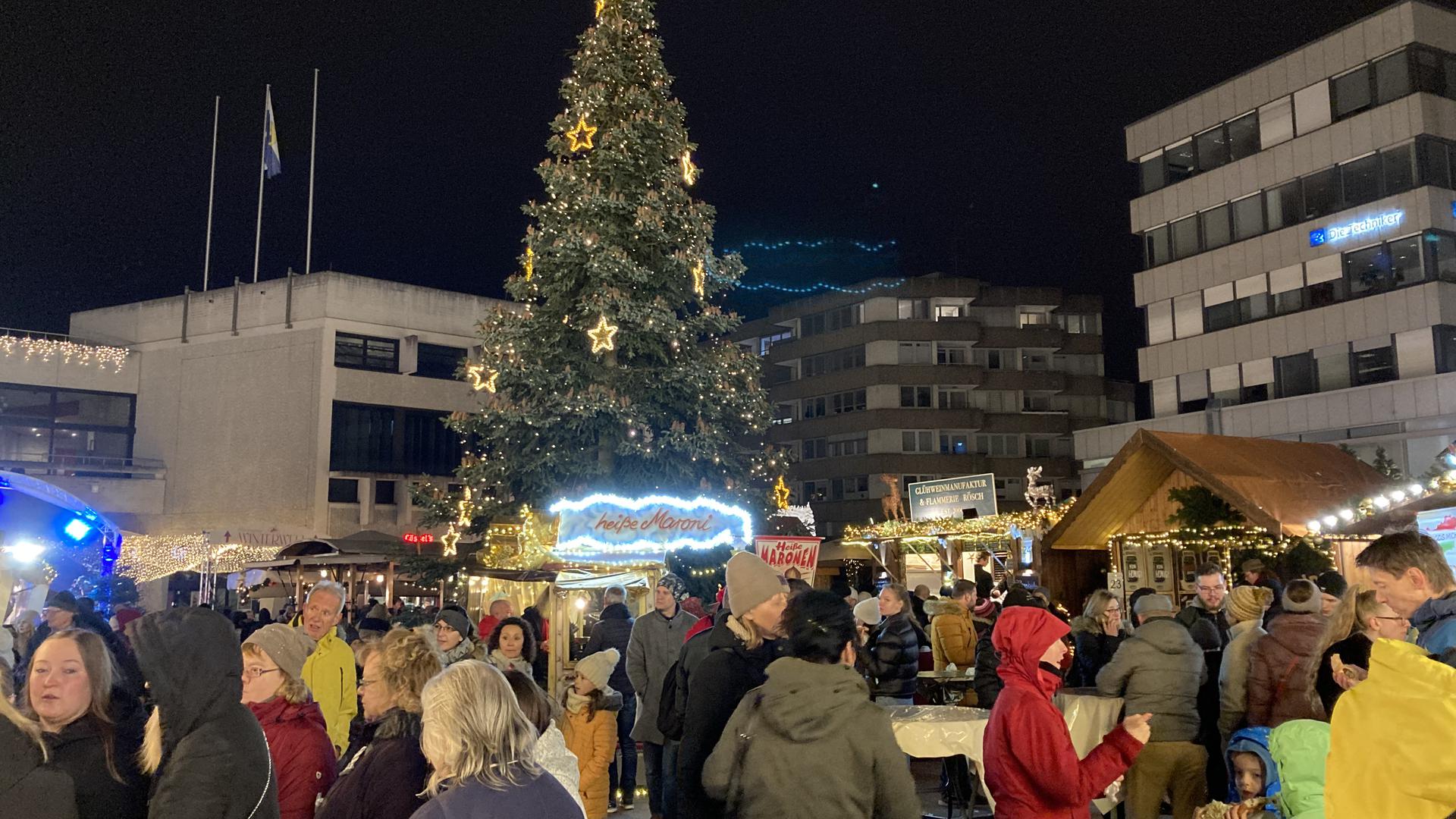 Weihnachtsmarkt auf dem Marktplatz von Pforzheim