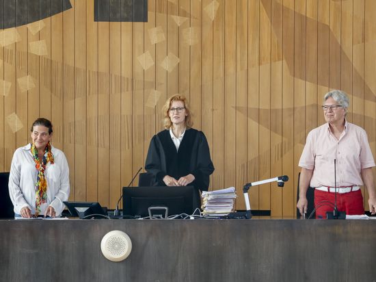 Das Schöffengericht unter der Leitung von Stephanie Gauß it dn Schöffen Sabine Gropp und Andreas Überschaer urteilte in einem Betrugsverfahren