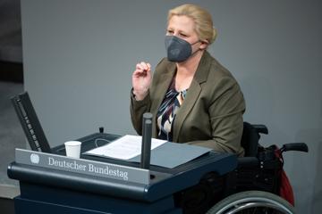 Stephanie Aeffner (Bündnis 90/Die Grünen) spricht während einer Debatte im Bundestag. 