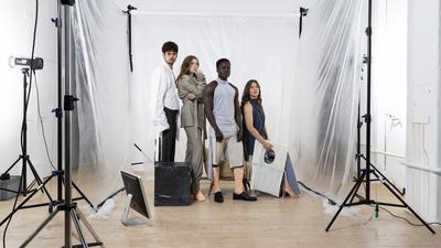 Junge Mode von jungen Menschen: Die Hochschule Pforzheim gilt als Sprungbrett für die Nachfolger von Coco Chanel, Karl Lagerfeld und Co. Das Foto zeigt Entwürfe der Studentin Eleonore Brive. 