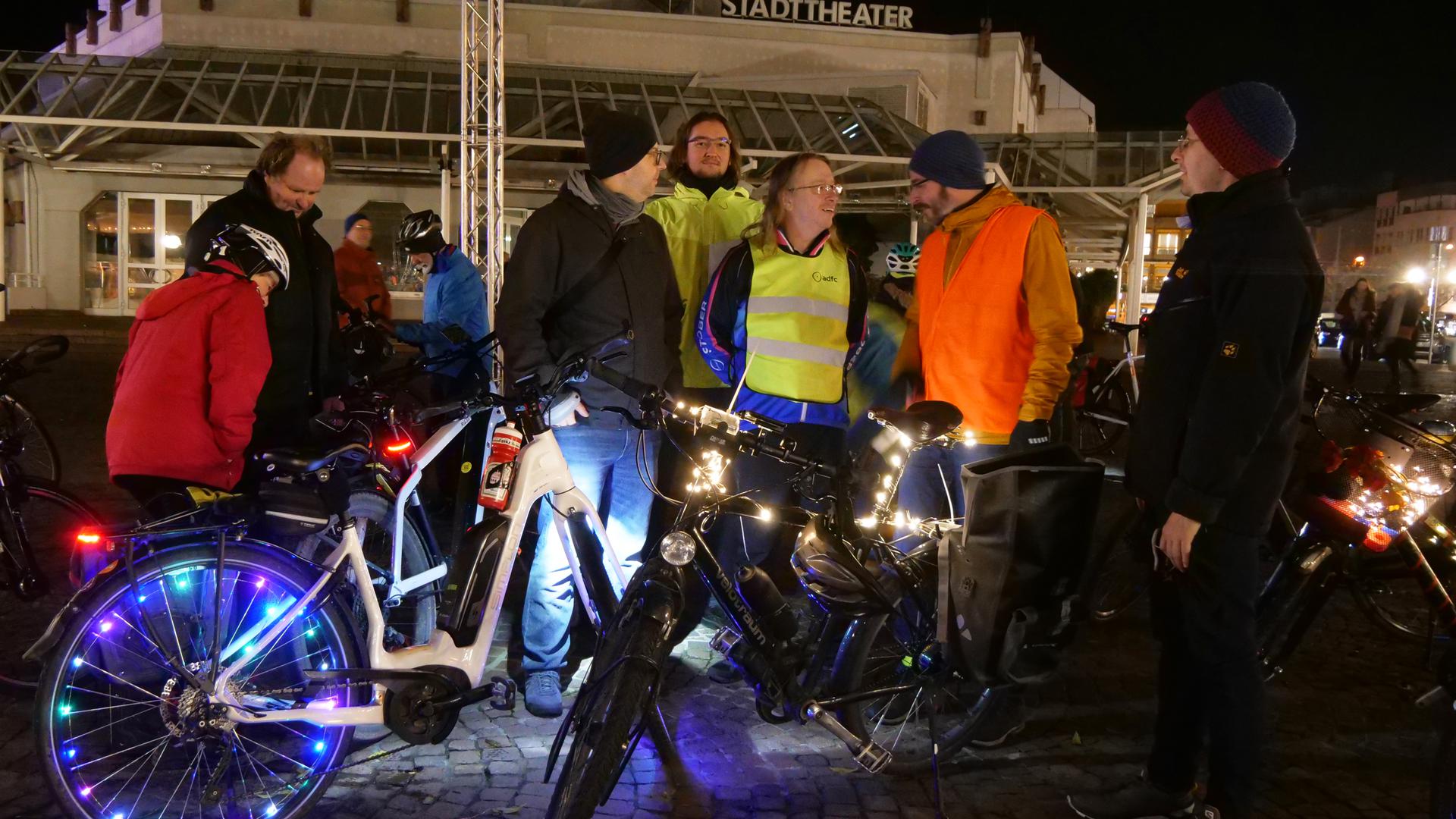 Mit Warnwesten und gut sichtbaren Elementen sind die Radfahrer im Winter sicher unterwegs, raten die Mitstreiter der Initiative Critical Mass