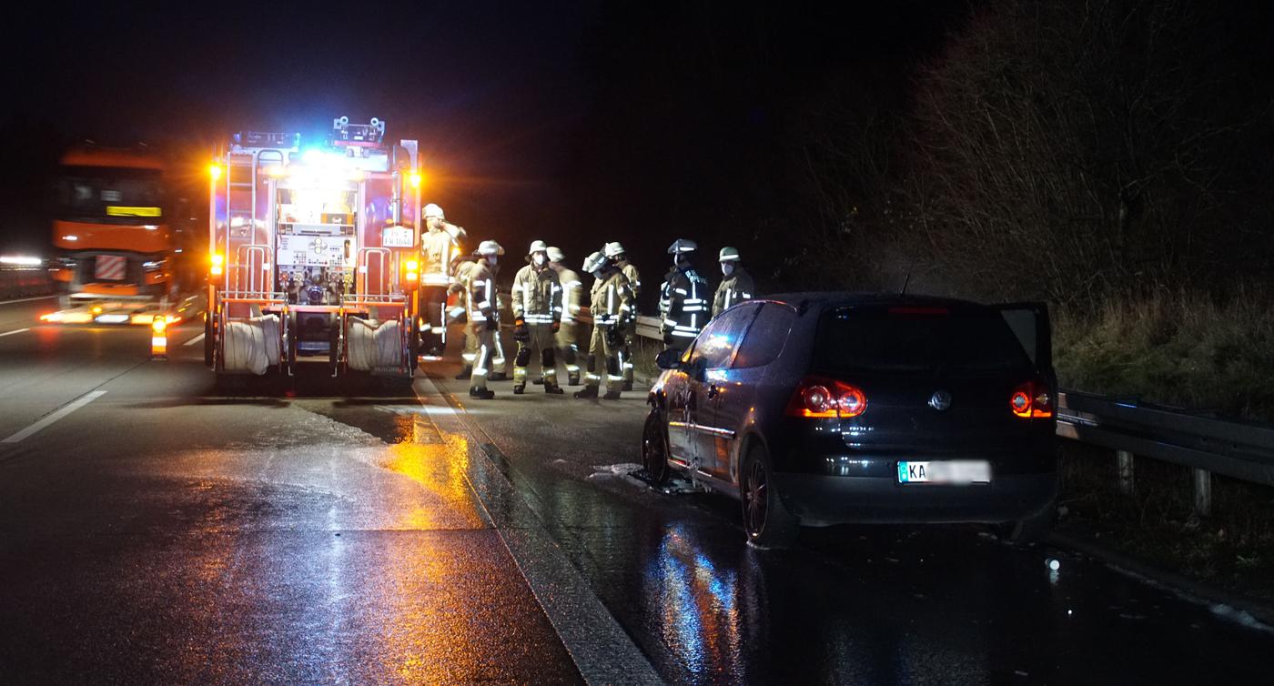 Fahrzeugbrand auf der A8 zwischen Karlsbad und Pforzheim verursacht kilometerlangen Stau