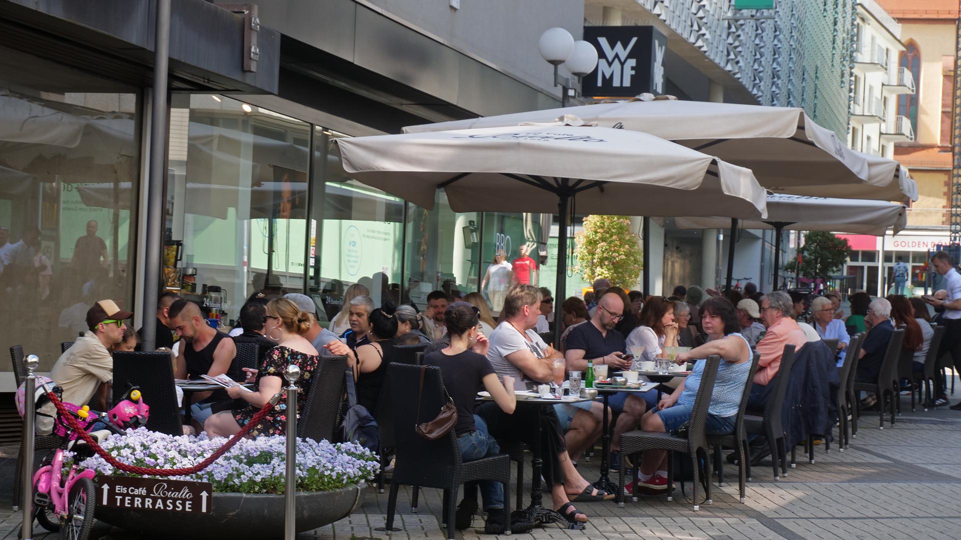 Mit dem Sommer werden die Eiscafés in der Innenstadt voll. Gefragt sind nicht nur Klassiker, sondern auch neue Sorten