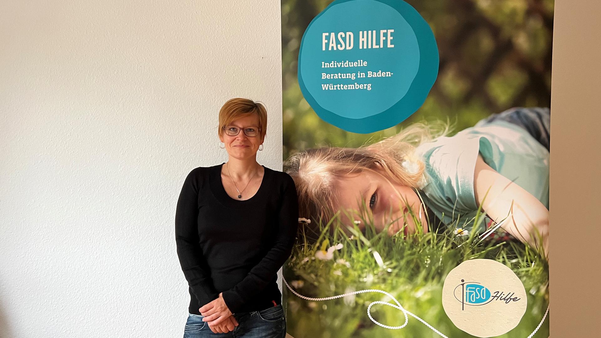 Susanne Sommer von der FASD Hilfe im Kollmar & Jourdan Haus in der Bleichstraße, klärt Menschen mit FASD, Angehörige und Fachkräfte über die unsichtbare Behinderung auf. 