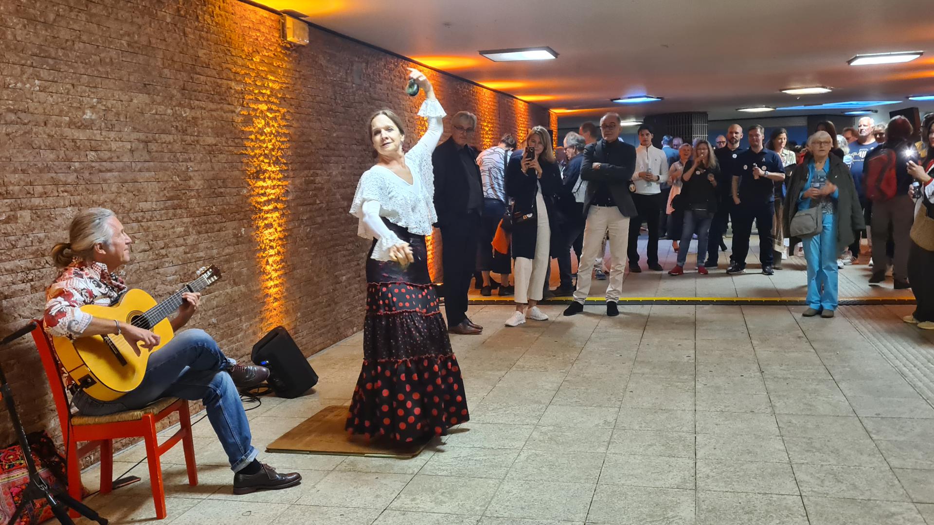 Flamenco an ungewohntem Ort - bei der Ornamenta Gala 2023 in der Bahnhofsunterführung.