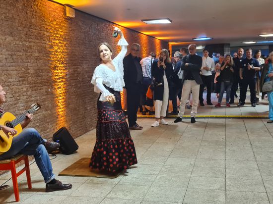 Flamenco an ungewohntem Ort - bei der Ornamenta Gala 2023 in der Bahnhofsunterführung.