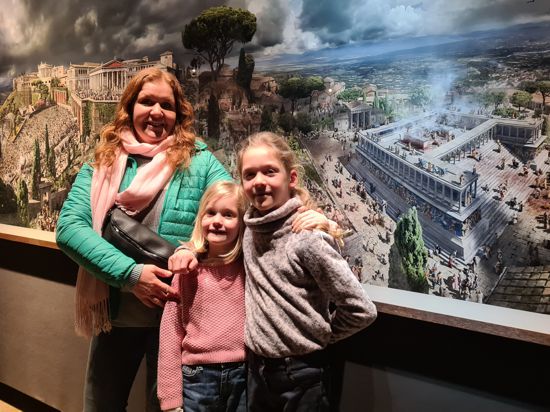 Mama Maria Ruth, Aurelia und Laurenz, aus Osnabrück kamen auf Empfehlung ihrer Großeltern, bei denen sie zu Besuch sind, in den Gasometer.