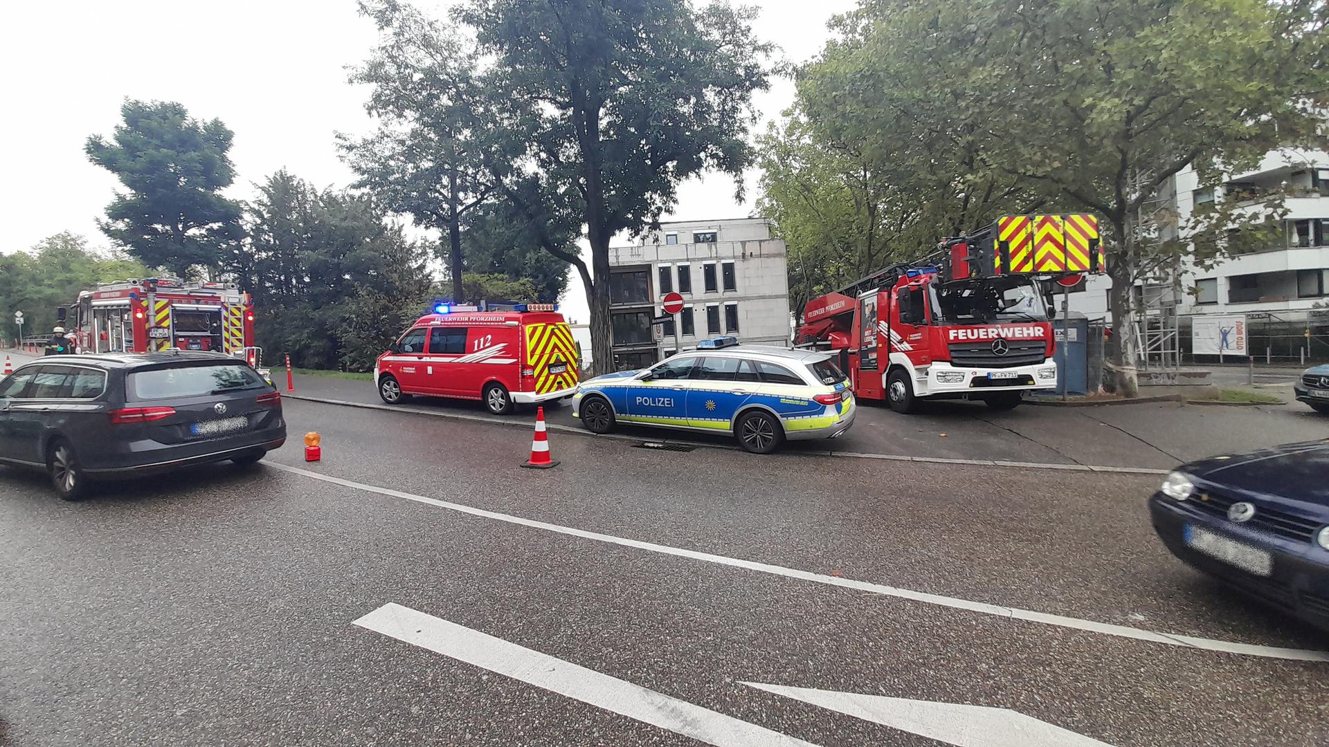 An der Nordstadtschule in Pforzheim läuft derzeit ein großer Einsatz der Polizei. 