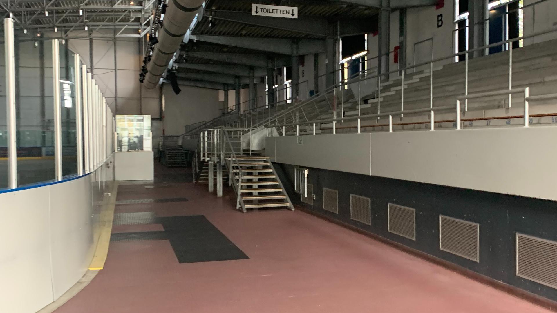 Nichts übrig: Das Kreisimpfzentrum in der Pforzheimer St.-Maur-Halle ist komplett abgebaut. Die ersten Vorbereitungen für den Eishallenbetrieb laufen bereits wieder.