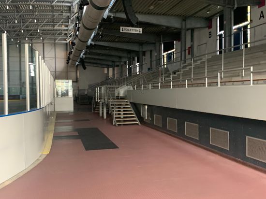 Nichts übrig: Das Kreisimpfzentrum in der Pforzheimer St.-Maur-Halle ist komplett abgebaut. Die ersten Vorbereitungen für den Eishallenbetrieb laufen bereits wieder.