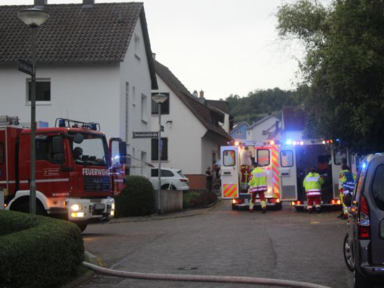 Feuerwehr und Rettungswagen in Pforzheim-Eutingen