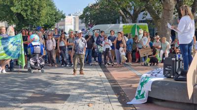 Weniger Teilnehmer als beim letzten Mal waren am Freitag beim Klimastreik von Fridays for future auf dem Marktplatz Pforzheim