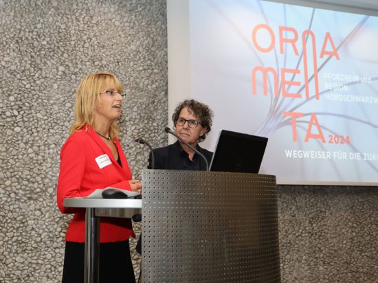 Gemeinsam für eine Ornamenta 2024 arbeiten Kulturamtsleiterin Angelika Drescher und Bürgermeisterin Sibylle Schüssler (von links).