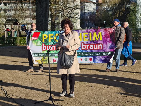Dekanin Christiane Quicke als Sprecherin der Bürgerbewegung #Zusammenhalten Pforzheim, warnt vor der AfD.