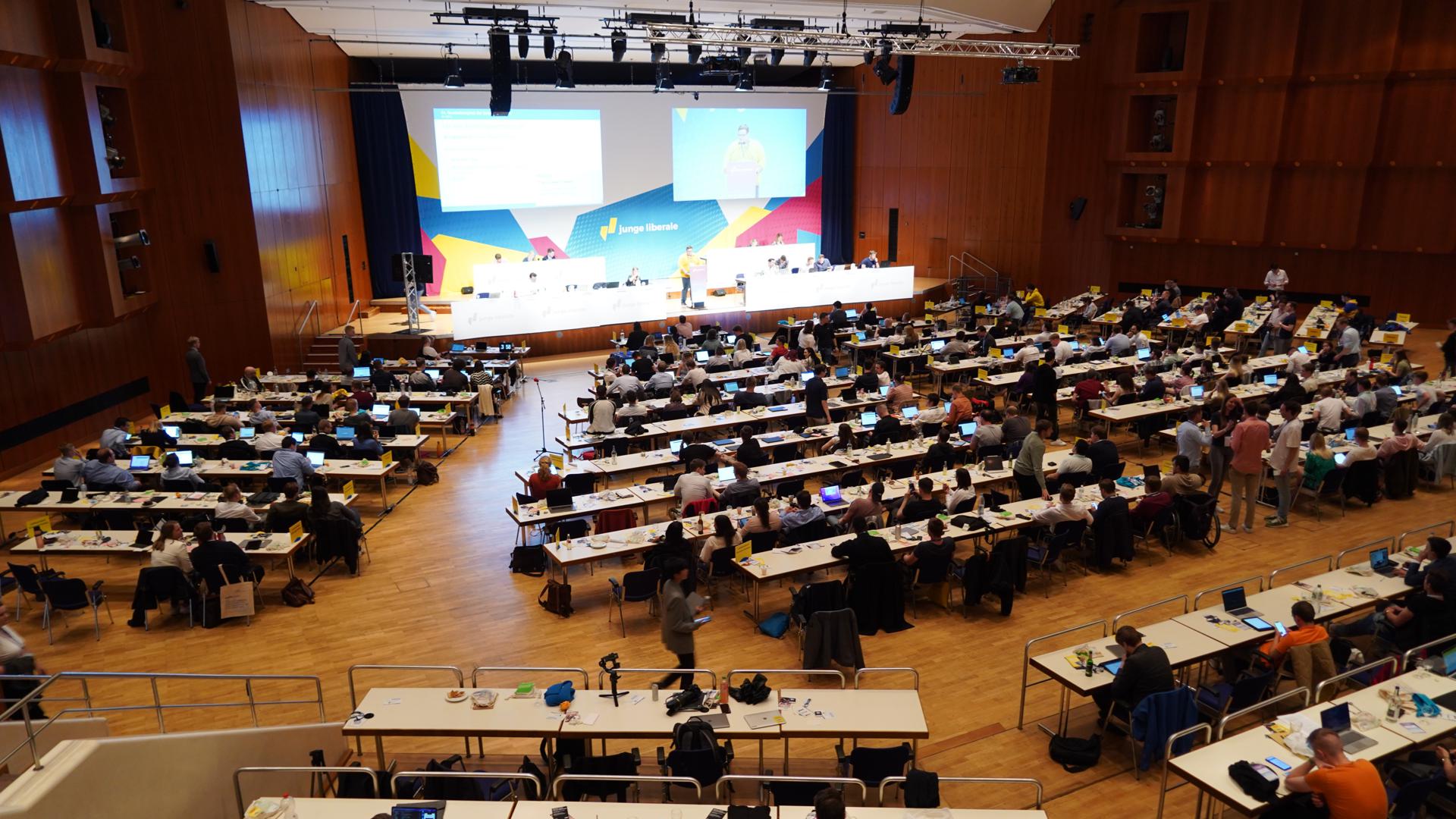 Volles Haus: Im großen Saal des Pforzheimer Congress Centrums saßen am Wochenende beim JuLi-Bundeskongress Gäste und Delegierte, um zu debattieren und abzustimmen.