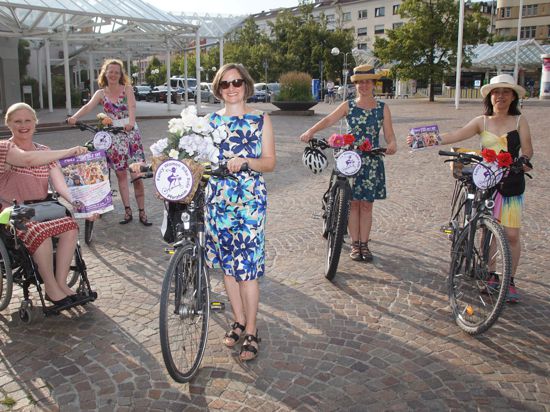In den Startlöchern: Auf den Fancy Women Bike Ride freuen sich Stephanie Aeffner, Sabine Rabl, Kirstin Heissenberger, Christine Fischer und Jing Wormer (von links).