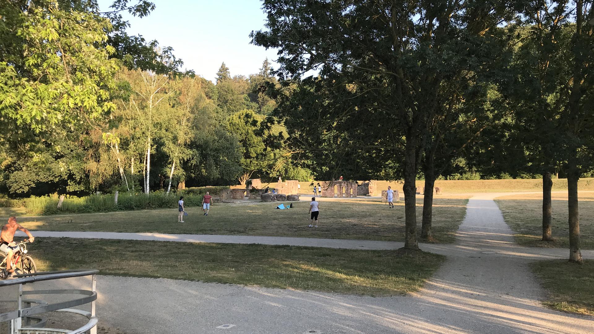 Spiel in den Römerauen im Enzauenpark von Pforzheim