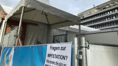 Kein Anstich: Im Zelt von Goldis Stadl vor dem Rathaus wird in diesem Jahr nicht mehr geimpft. Termine gibt es wieder ab 3. Januar.