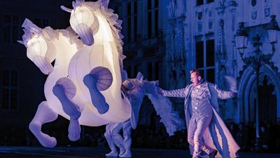 Magische Momente verspricht die Compagnie des Quidams, die beim Straßentheater-Festival Ende Juli auftreten wird