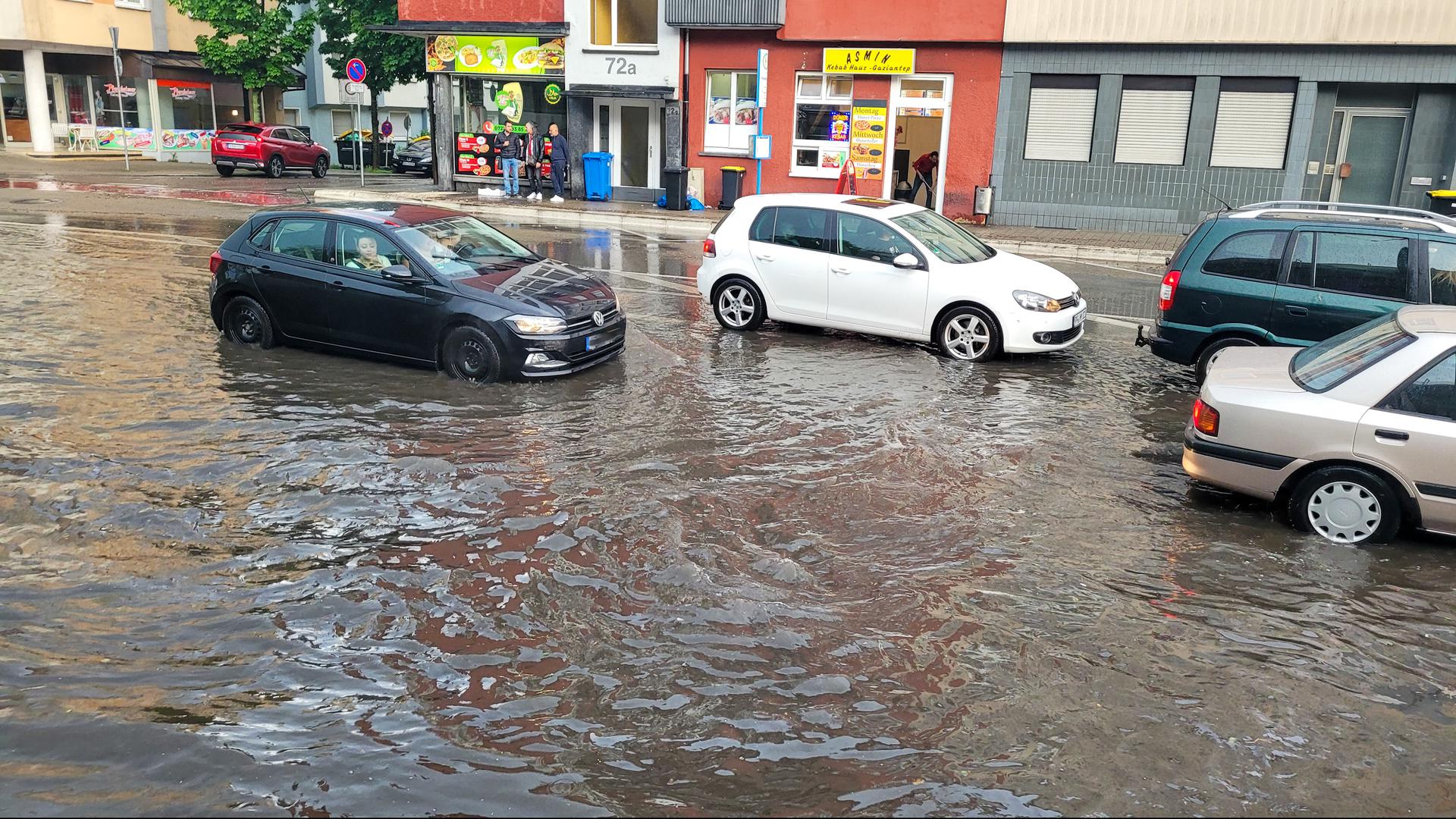 In Pforzheim und dem Enzkreis standen nach einem Unwetter am Montagabend mehrere Straßen unter Wasser. 