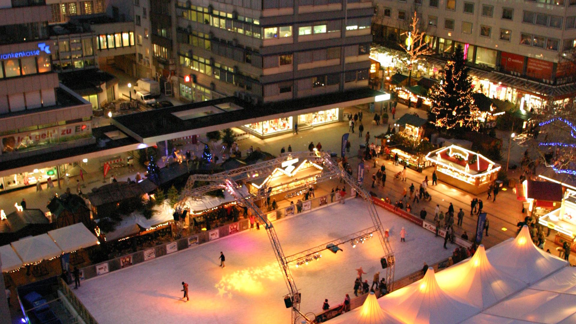 Eislaufen auf dem Marktplatz