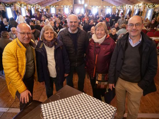 Das Weihnachtessen gibt auch den Besuchern der Suppenküche das Gefühl, dass sie zur Stadtgesellschaft dazugehören, wissen Frank Johannes Lemke, Christiana Mehl, Georg Lichtenberger, Annelies Gensler (von links)
