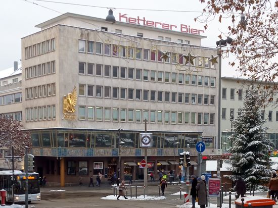 Unter Denkmalschutz steht das Mitte der 1950er-Jahre erstellte Gebäude mit der Brauerei-Gaststätte „Goldner Adler“ am Leopoldplatz. 