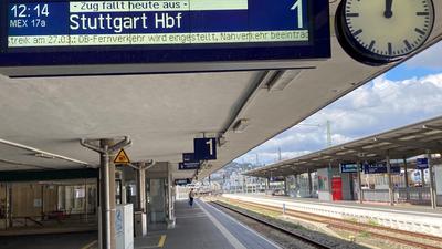 Gähnende Leere: Nix los war am Streiktag am Pforzheimer Hauptbahnhof. Kein Wunder, wenn keine Züge fahren. Vereinzelte Fahrgäste nutzten den Ersatzverkehr am benachbarten Busbahnhof. 