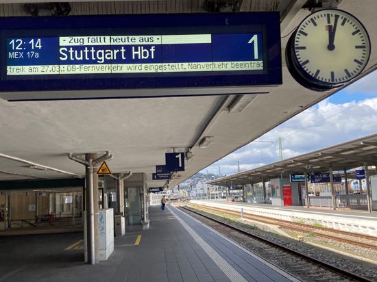 Gähnende Leere: Nix los war am Streiktag am Pforzheimer Hauptbahnhof. Kein Wunder, wenn keine Züge fahren. Vereinzelte Fahrgäste nutzten den Ersatzverkehr am benachbarten Busbahnhof. 