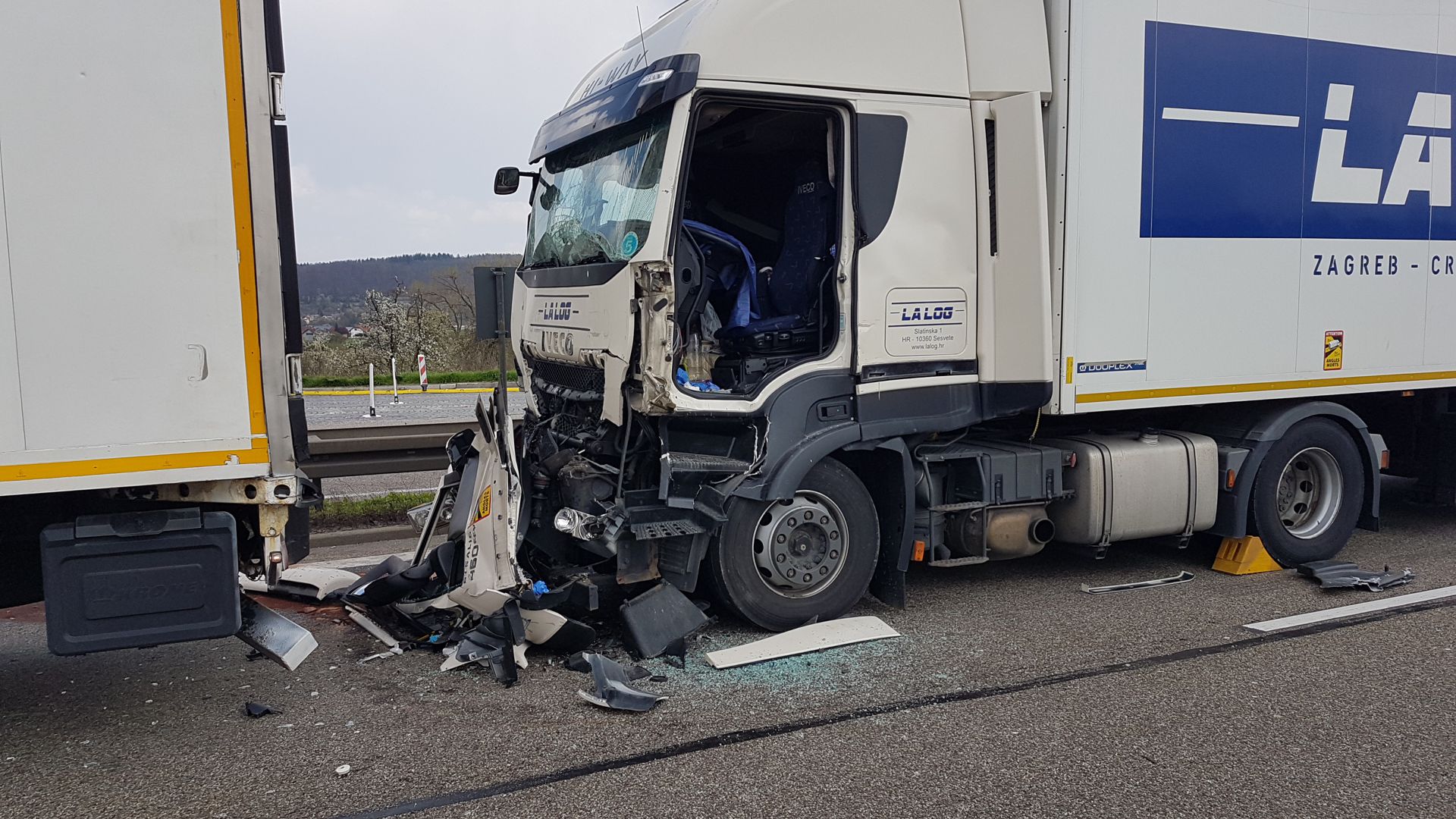A8 bei Pforzheim nach Lkw-Unfall gesperrt