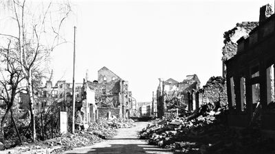 An der Gymnasiumstraße, in dem sich Wohnhaus mit Ladengeschäft der Familie befand, stand Joseph F. vor 75 Jahren in einer Trümmerwüste. Foto: Stadtarchiv