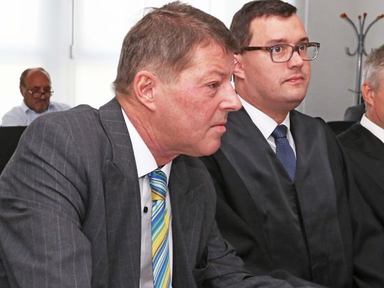Langer Prozess: Die Ex-Geschäftsführer Roger Heidt (links) und Thomas Engelhard (rechts) wollen in der Pforzheimer Stadtwerke-Affäre nichts falsch gemacht haben und klagen gegen ihre fristlose Entlassung.