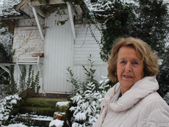 Im Gartenhäuschen auf dem Grundstück in der Hercyniastraße hat Marga Nonnenmacher mit ihrer Familie die Nacht auf den 24. Februar 1945 verbracht – nachdem das Haus ihrer Großeltern in der Schulze-Delitzsch-Straße von einer Bombe zerstört worden war. Das inzwischen 100 Jahre alte Gartenhäuschen steht immer noch.