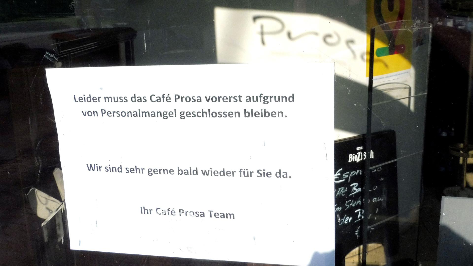 Geschlossener Eingang zum Café Prosa in der Pforzheimer Stadtbibliothek
