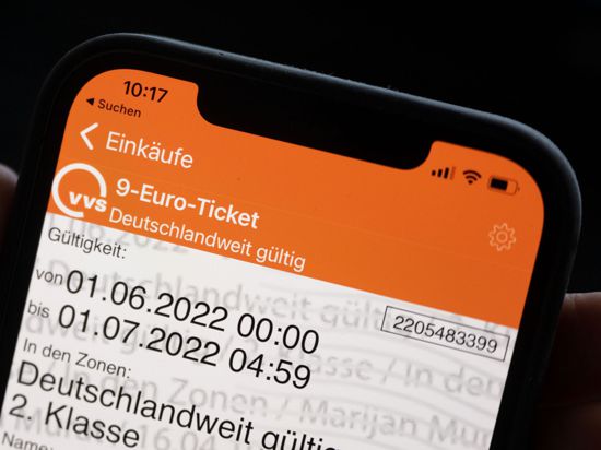 In Stuttgart und Freiburg kann man seit einigen Tagen schon 9-Euro-Tickets kaufen – Tausende Kunden haben bereits zugegriffen.