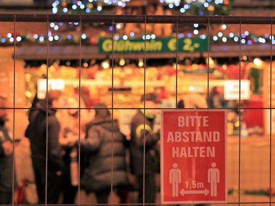 Enthemmende Wirkung: Alkoholgenuss und Abstandsregeln passen schlecht zusammen. Kann ein Glühwein-Verbot den Pforzheimer Weihnachtsmarkt noch retten?