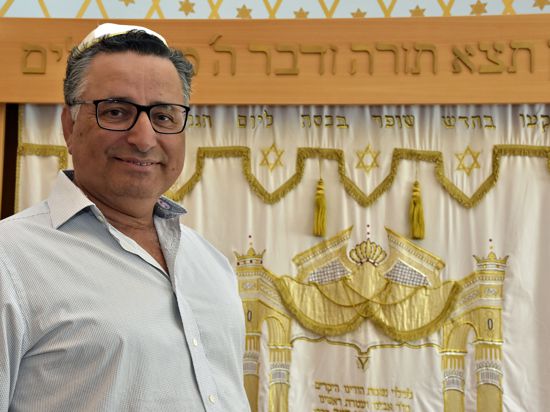 Klagte gegen Die Rechte: Rami Suliman, Vorsitzender der Jüdischen Gemeinde Pforzheim. Fotografiert in einer Synagoge.