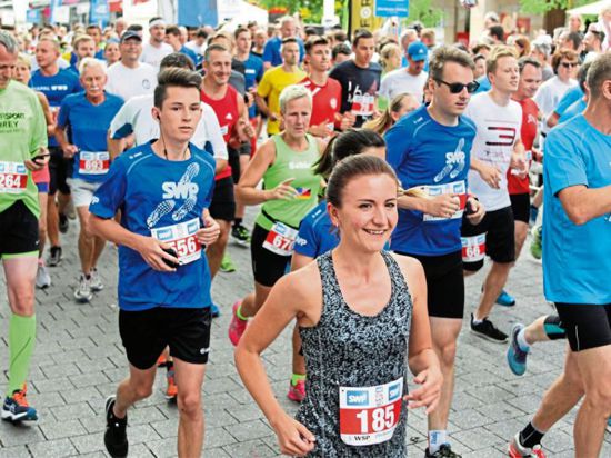 Beim Citylauf in Pforzheim gehen jedes Jahr viele hundert Teilnehmer in mehreren Kategorien an den Start. 