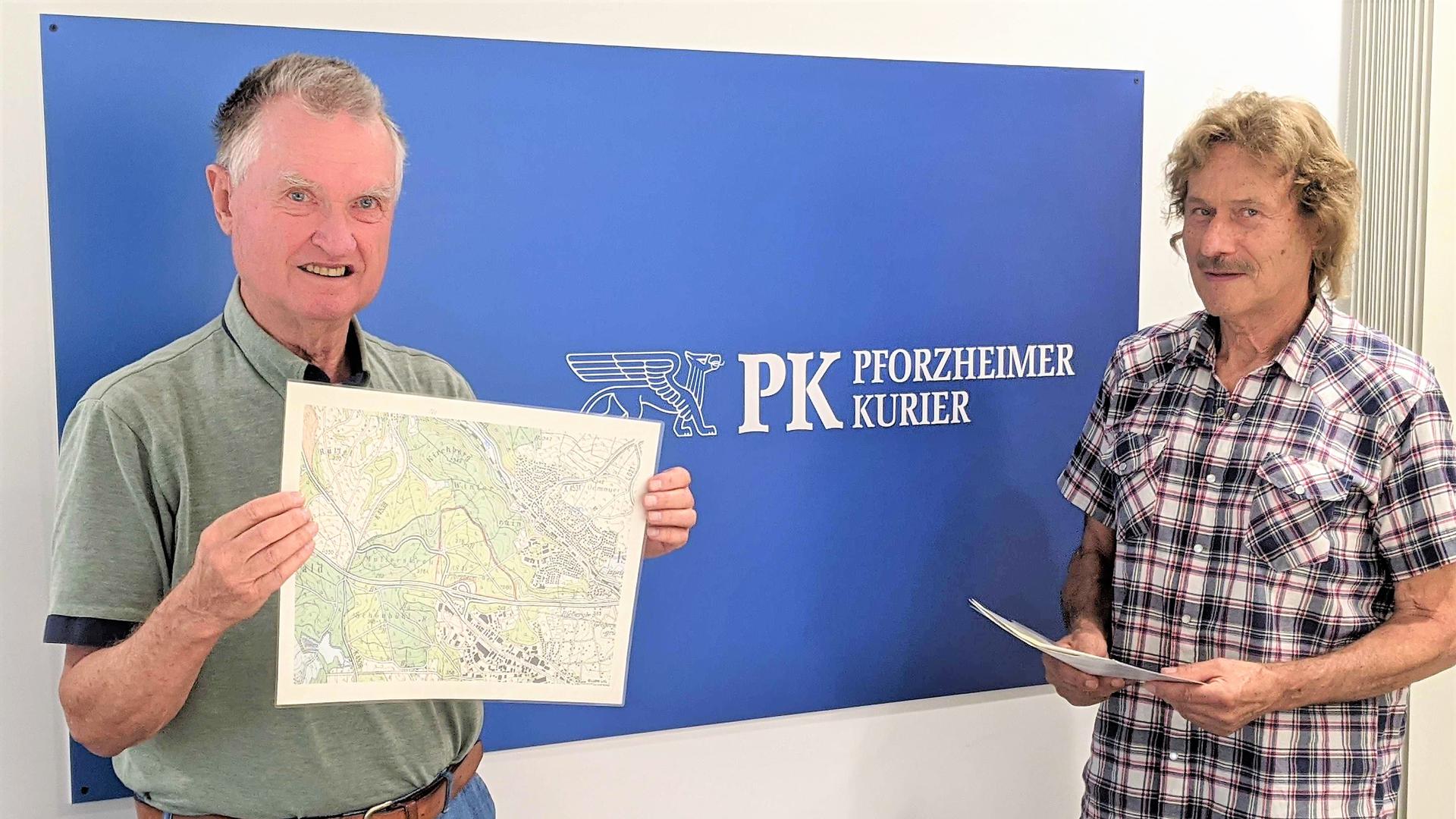 Naturschutzwart Gerhard Vögele und der Biologe Bernhard Landmesser beim Besuch im Konferenzraum des Pforzheimer Kuriers.