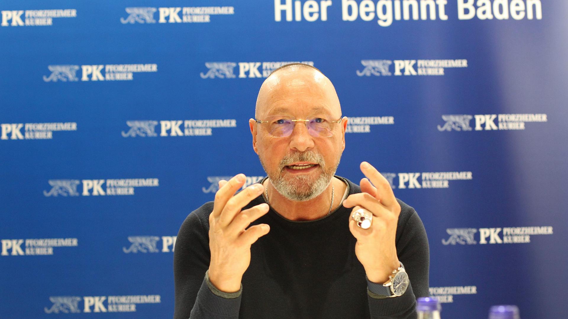 Klare Kante: Uwe Hück erläutert beim BNN-Redaktionsgespräch seine Vorstellungen von einer bürgernahen Politik. Mit der SPD sei das aus seiner Sicht nicht mehr zu machen. Die Partei habe „ihre Basis verloren“. 