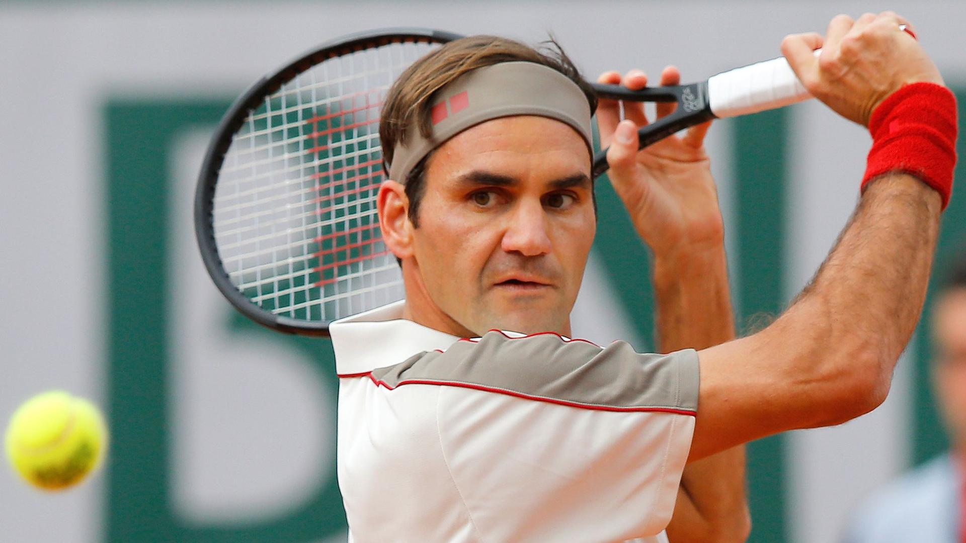 Roger Federer führt als erster Tennisprofi die Liste der bestverdienenden Sportler des US-Magazins „Forbes“ an.
