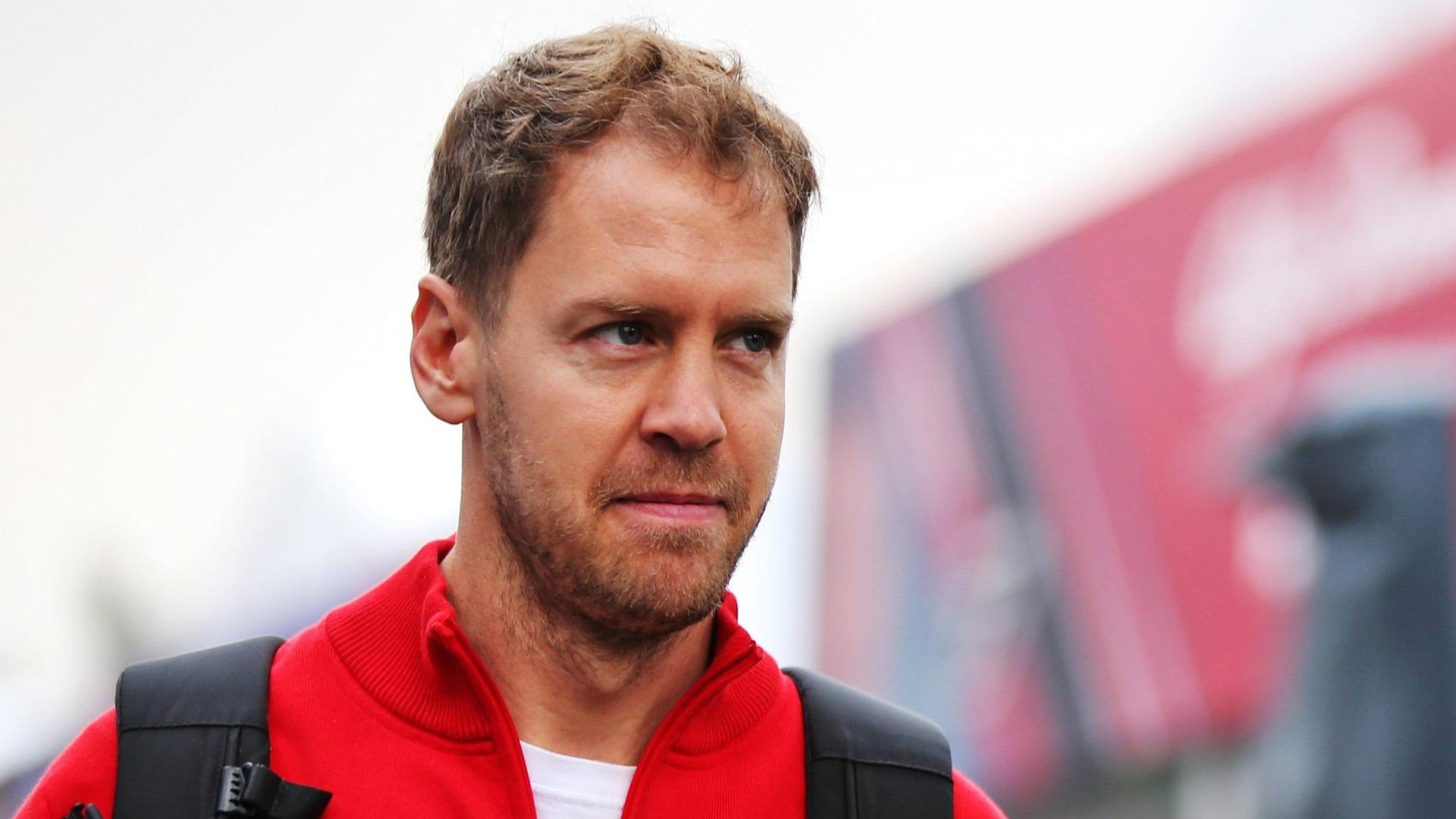 Skeptischer Blick: Sebastian Vettel und seine Kollegen starten in Spielberg in die Saison.