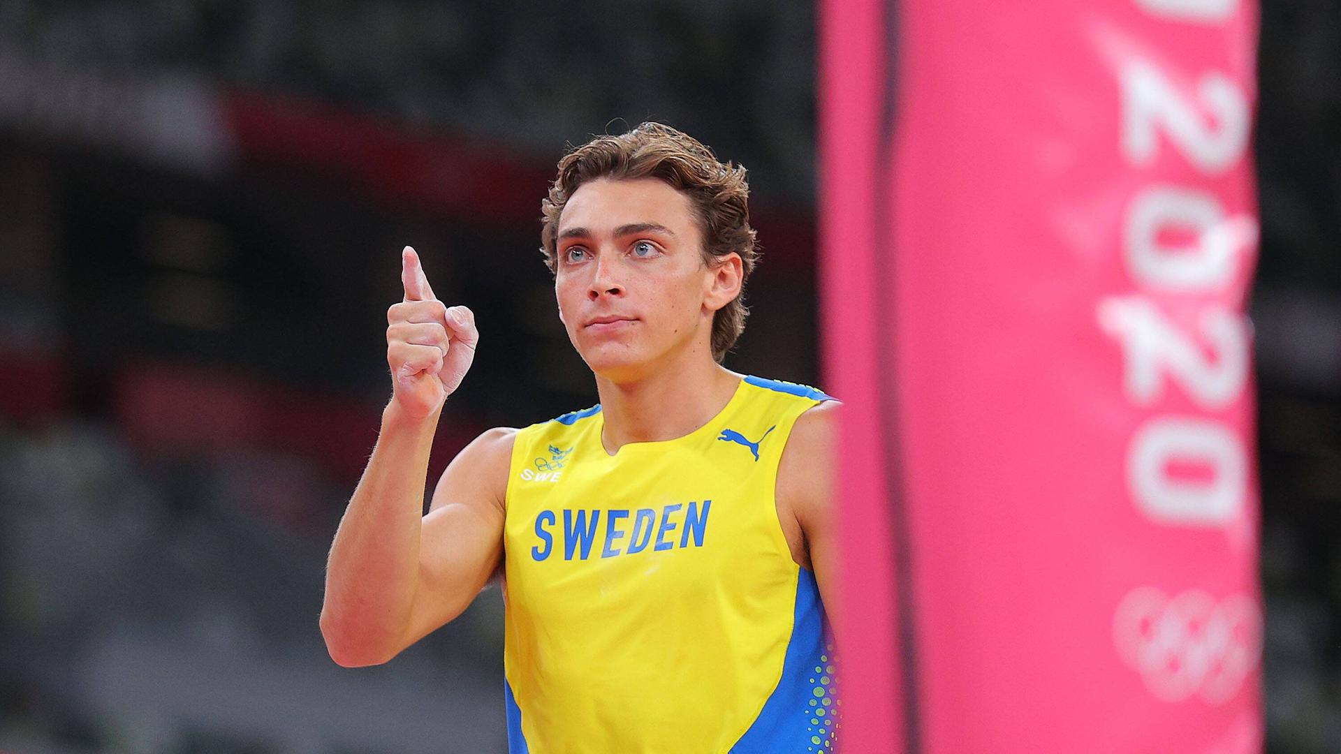 210803 -- TOKYO, Aug. 3, 2021 -- Armand Duplantis of Sweden reacts during the men s pole vault final at Tokyo 2020 Olympic Games, Olympische Spiele, Olympia, OS in Tokyo, Japan, Aug. 3, 2021.  TOKYO2020XHTP-JAPAN-TOKYO-OLY-ATHLETICS-MEN S POLE VAULT-FINAL LixMing PUBLICATIONxNOTxINxCHN 