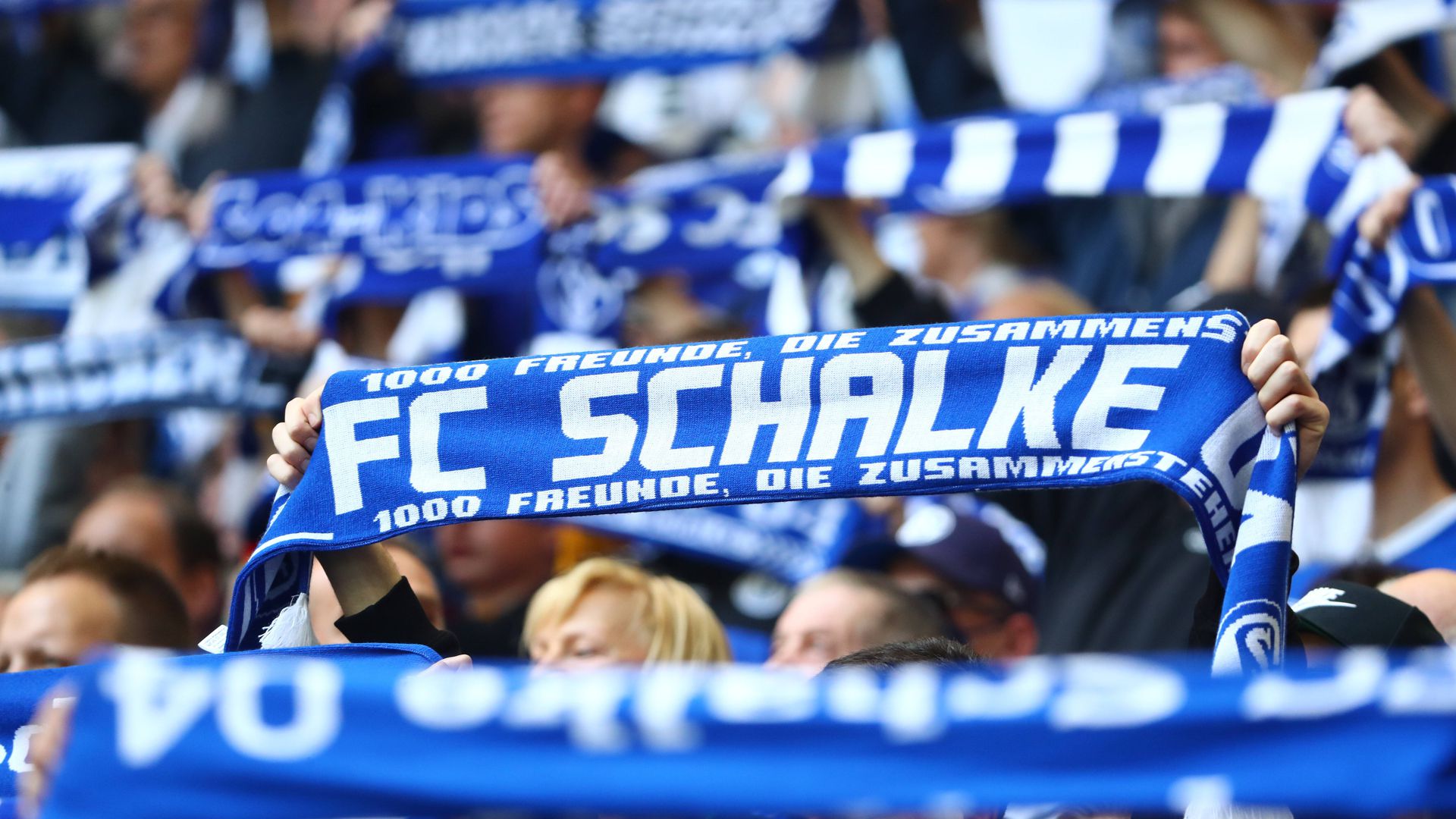 Schalke-Fans mit Schals FC Schalke 04 vs SV Werder Bremen, Fussball, 2. Bundesliga, 23.04.2022 DFL REGULATIONS PROHIBIT ANY USE OF PHOTOGRAPHS AS IMAGE SEQUENCES AND/OR QUASI-VIDEO FC Schalke 04 vs SV Werder Bremen, Fussball, 2. Bundesliga, 23.04.2022 Gelsenkirchen *** Schalke fans with scarves FC Schalke 04 vs SV Werder Bremen, football, 2 Bundesliga, 23 04 2022 DFL REGULATES PROHIBIT ANY USE OF PHOTOGRAPHS AS IMAGE SEQUENCES AND OR QUASI VIDEO FC Schalke 04 vs SV Werder Bremen, football, 2 Bundesliga, 23 04 2022 Gelsenkirchen Copyright: xEibner-Pressefotox EP_RWS 